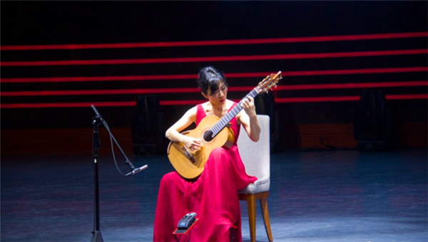 中国第一古典吉他美女-杨雪菲独奏音乐会