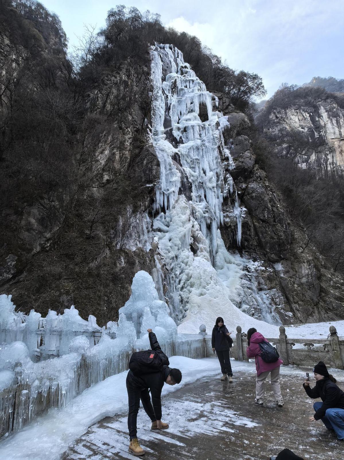 赏秦岭 看雪山 泡温泉 太白山景区实现“全年游 全域游”